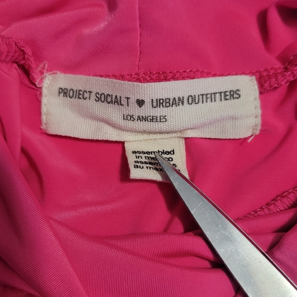 Project Social T Urban Outfitters Size Large Turtleneck Raglan Sleeve Neon Pink - Picture 3 of 7